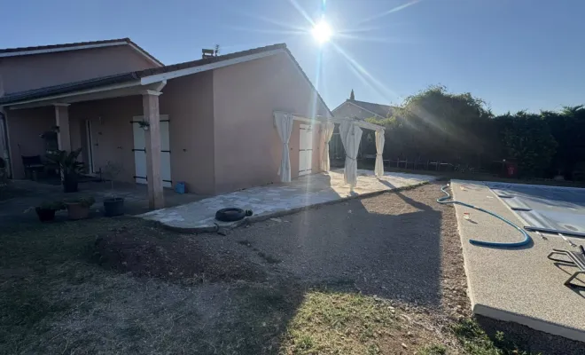 Rénovation d'une terrasse sur plot et gazon synthétique à Bourgoin-Jallieu, Tignieu-Jameyzieu, ENTREPRISE Thomas SARL