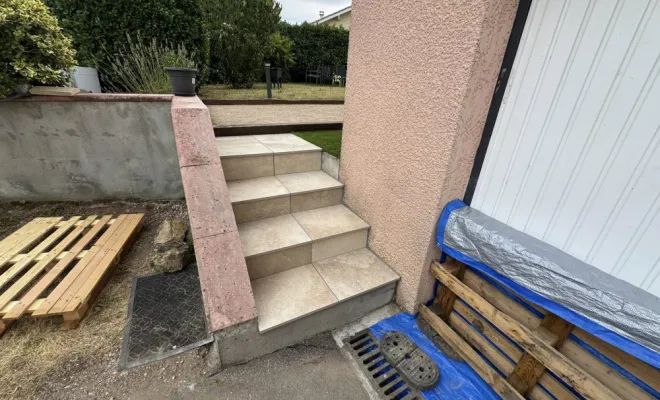 Rénovation d'une terrasse sur plot et gazon synthétique à Bourgoin-Jallieu, Tignieu-Jameyzieu, ENTREPRISE Thomas SARL